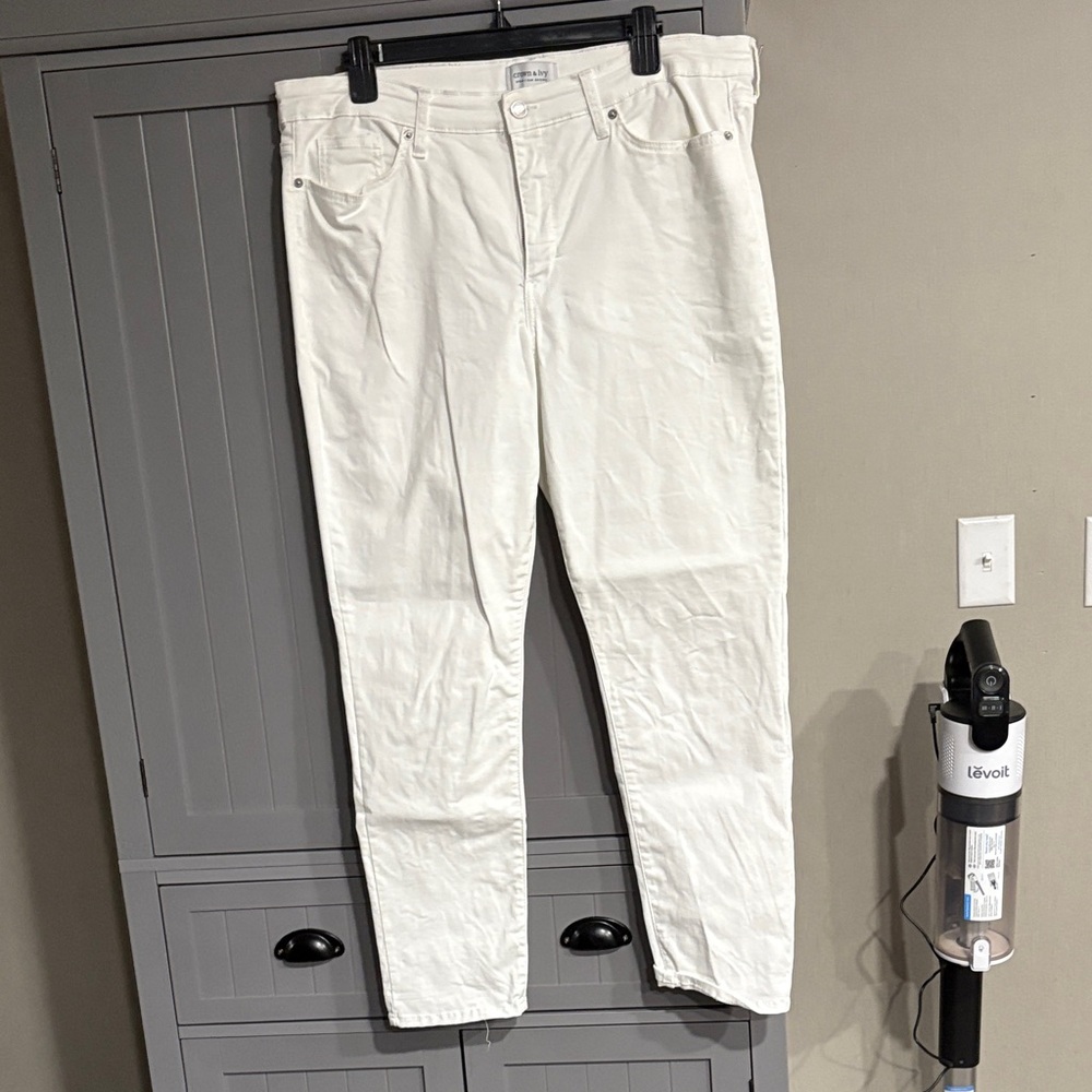 Crown & Ivy Women's Skinny Jeans - White